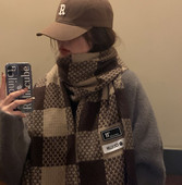 Eșarfă cu logo vintage în carouri pentru femei