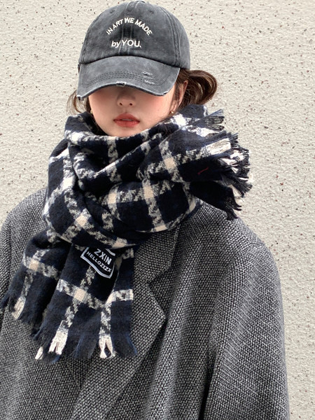 Uue mudeli logoga naiste ruuduline sall