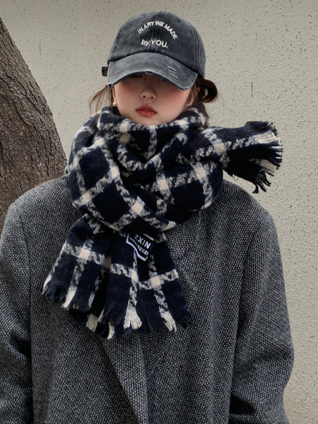 Uue mudeli logoga naiste ruuduline sall