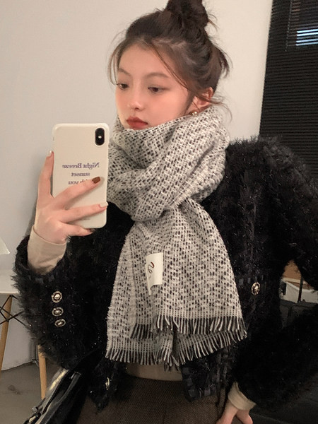 Moekas naiste talvesall logoga