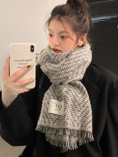 Moekas naiste talvesall logoga