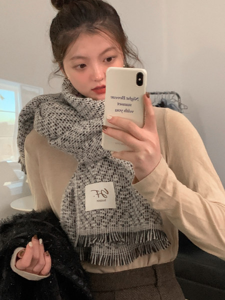 Moekas naiste talvesall logoga