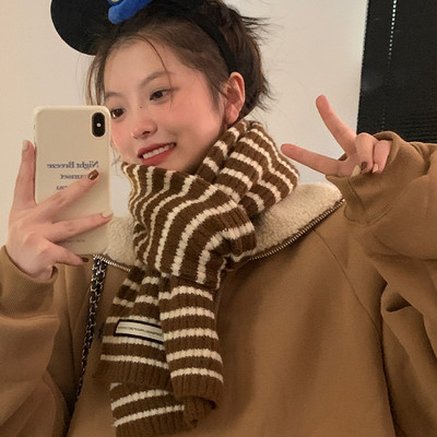 Eșarfă de damă cu dungi în două culori