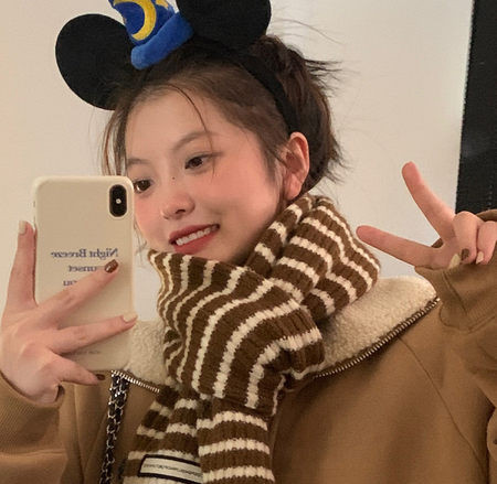 Eșarfă de damă cu dungi în două culori