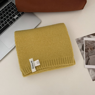 Χειμερινό κασκόλ σε διάφορα χρώματα