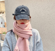 Puhas naiste sall erinevates värvides