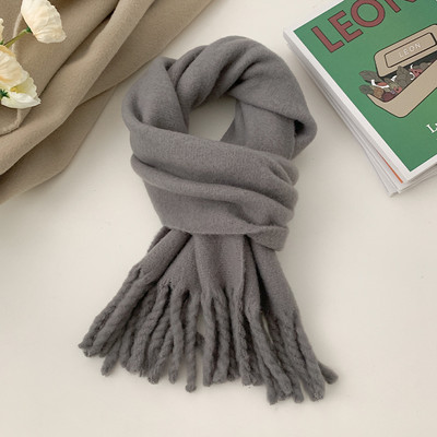 Puhas naiste sall erinevates värvides