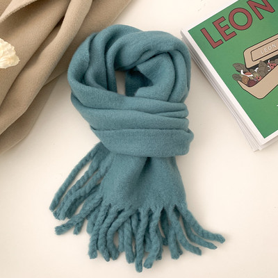 Puhas naiste sall erinevates värvides