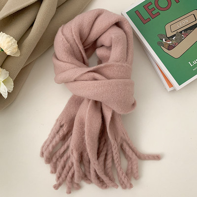 Puhas naiste sall erinevates värvides