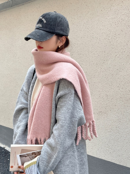 Puhas naiste sall erinevates värvides