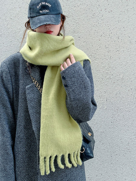 Puhas naiste sall erinevates värvides