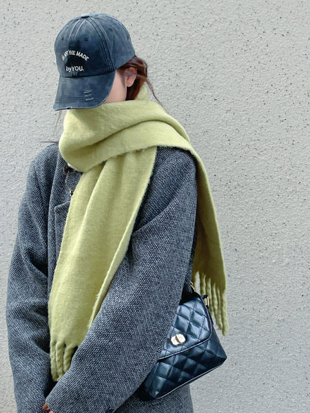 Puhas naiste sall erinevates värvides