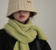 Κλασικό γυναικείο πλεκτό κασκόλ