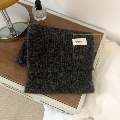 Κλασικό γυναικείο πλεκτό κασκόλ