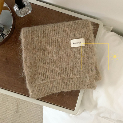 Κλασικό γυναικείο πλεκτό κασκόλ