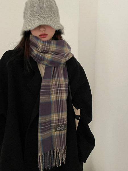 Talveks sobiv naiste ruuduline sall