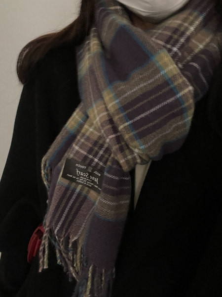 Talveks sobiv naiste ruuduline sall