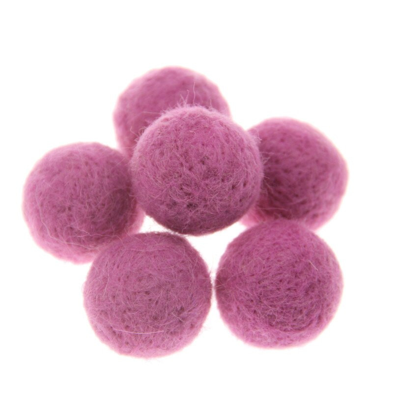 10 vnt. vilnos veltinio kamuoliukai, apvalūs vilnos veltinio rutuliai.