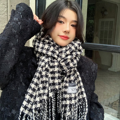 Aplikatsiooniga vabaaja naiste ruuduline sall