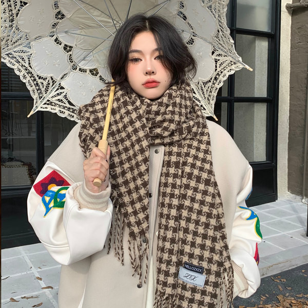 Aplikatsiooniga vabaaja naiste ruuduline sall