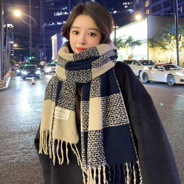 Γυναικείο μοντέρνο χειμωνιάτικο κασκόλ με λογότυπο