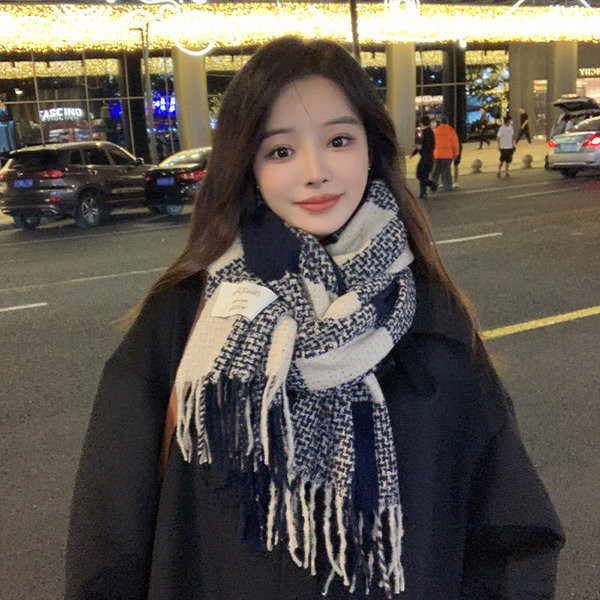 Γυναικείο μοντέρνο χειμωνιάτικο κασκόλ με λογότυπο