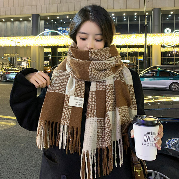 Γυναικείο μοντέρνο χειμωνιάτικο κασκόλ με λογότυπο