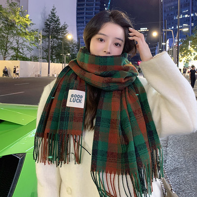 Γυναικείο καρό κασκόλ με κρόσσια σε τρία χρώματα