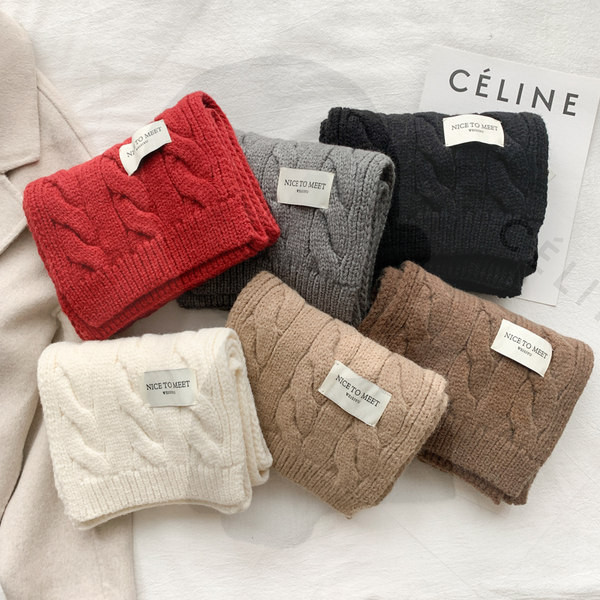 Eșarfă tricotată pentru femei