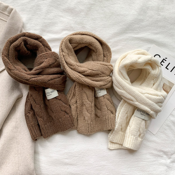 Eșarfă tricotată pentru femei