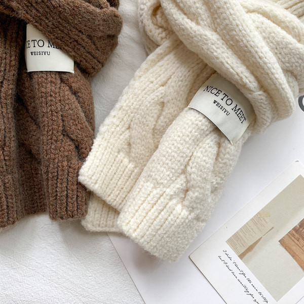 Eșarfă tricotată pentru femei