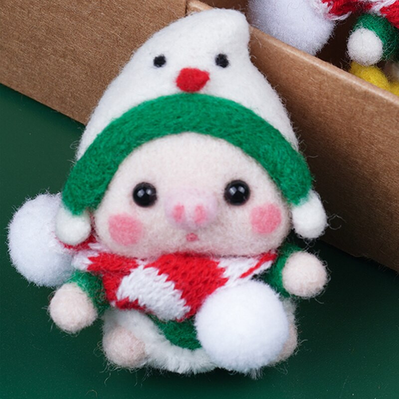 Ornament pentru păpușă de pluș Cadou de zi de naștere Păpușă pitică Anul Nou Porc de Crăciun Decor suspendat pentru mașină și geantă Decor drăguț din desene animate