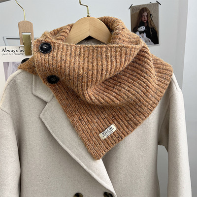 Νέο μοντέλο γυναικείο κασκόλ με κουμπιά και επιγραφή