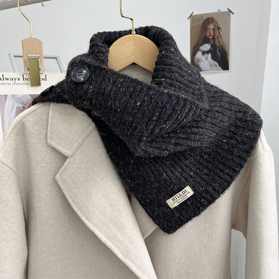 Νέο μοντέλο γυναικείο κασκόλ με κουμπιά και επιγραφή