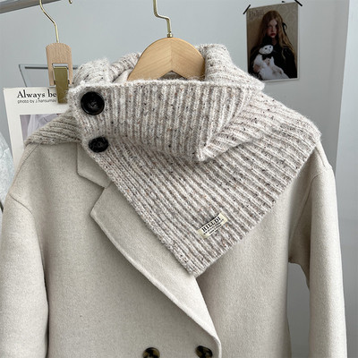 Νέο μοντέλο γυναικείο κασκόλ με κουμπιά και επιγραφή