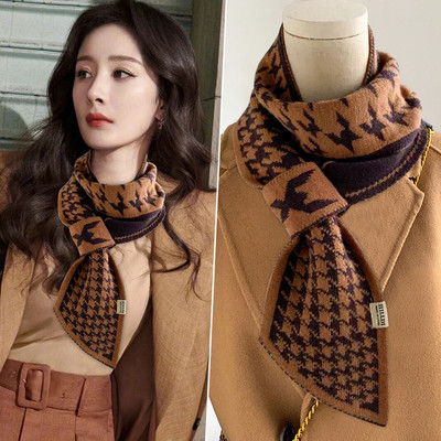 Γυναικείο μοντέρνο λεπτό πλεκτό κασκόλ με γράμματα