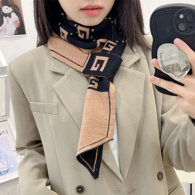 Γυναικείο μοντέρνο λεπτό πλεκτό κασκόλ με γράμματα