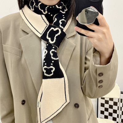 Γυναικείο μοντέρνο λεπτό πλεκτό κασκόλ με γράμματα