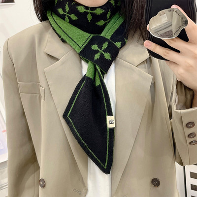 Γυναικείο μοντέρνο λεπτό πλεκτό κασκόλ με γράμματα