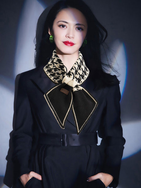 Γυναικείο μοντέρνο λεπτό πλεκτό κασκόλ με γράμματα