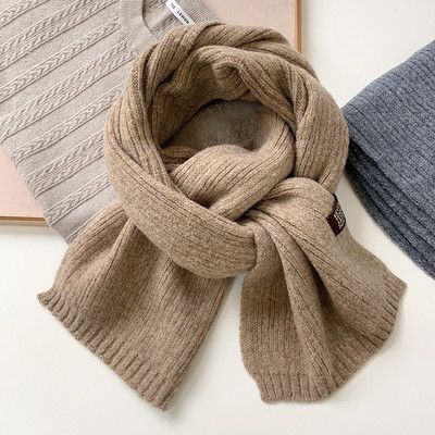 Puhta mustriga ühevärviline talvine kootud sall