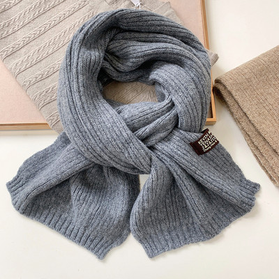 Puhta mustriga ühevärviline talvine kootud sall