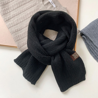 Puhta mustriga ühevärviline talvine kootud sall