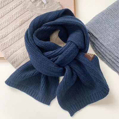 Puhta mustriga ühevärviline talvine kootud sall