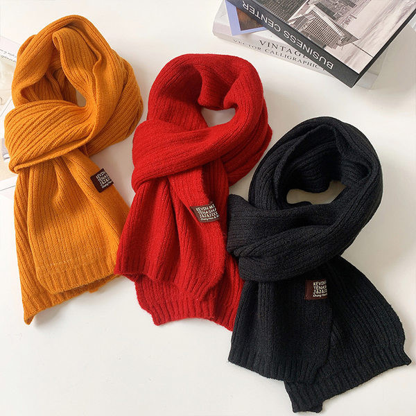 Puhta mustriga ühevärviline talvine kootud sall