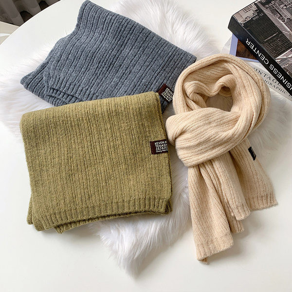 Puhta mustriga ühevärviline talvine kootud sall