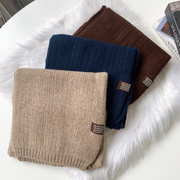 Puhta mustriga ühevärviline talvine kootud sall