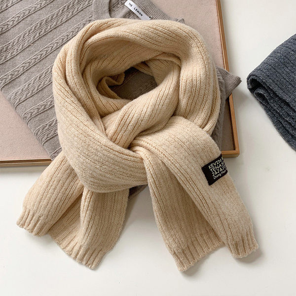 Puhta mustriga ühevärviline talvine kootud sall