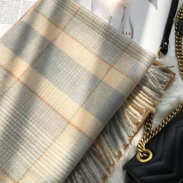 Esarfa dama in carouri potrivita pentru iarna