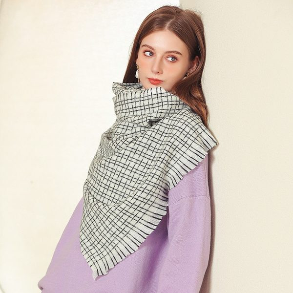 Moekas sügis-talvine naiste sall